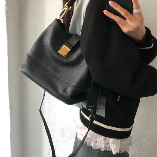 Miu Miu 미우미우 블랙 마드라스 숄더백