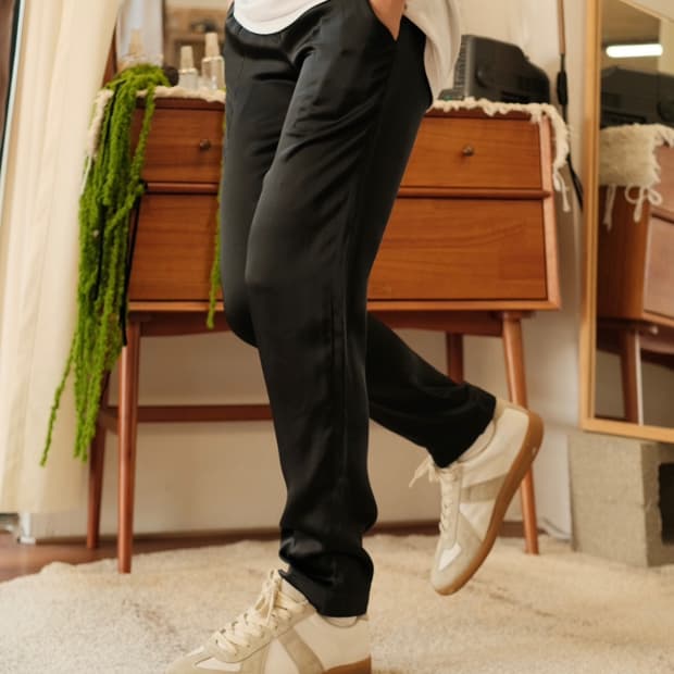 브루넬로 쿠치넬리 19ss 새틴 테이퍼드 슬랙스
