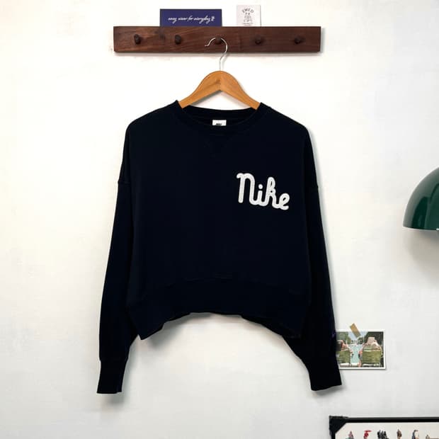 Nike crop Sweatshirt/T110