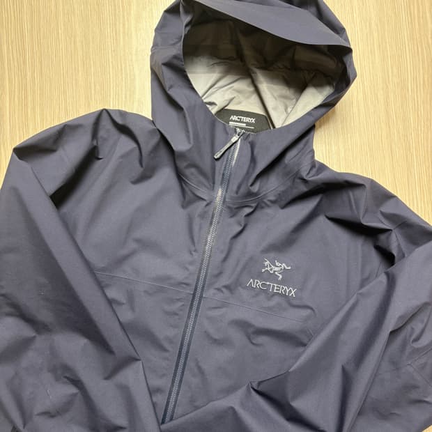 아크테릭스 베타LT 자켓 블랙사파이어 L 판매합니다.