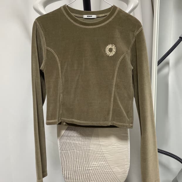 카키 벨벳 크롭 긴팔 티셔츠