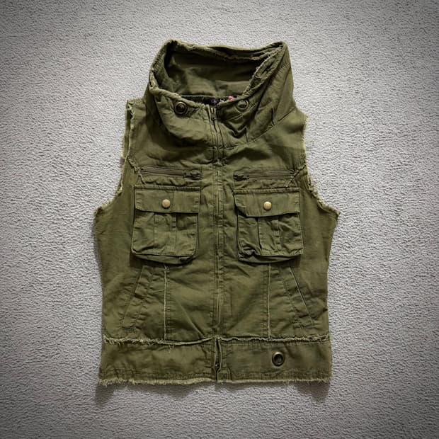 Y2k gurnge vest