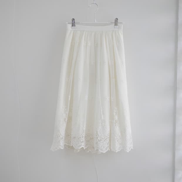 Cream white lace banding skirt