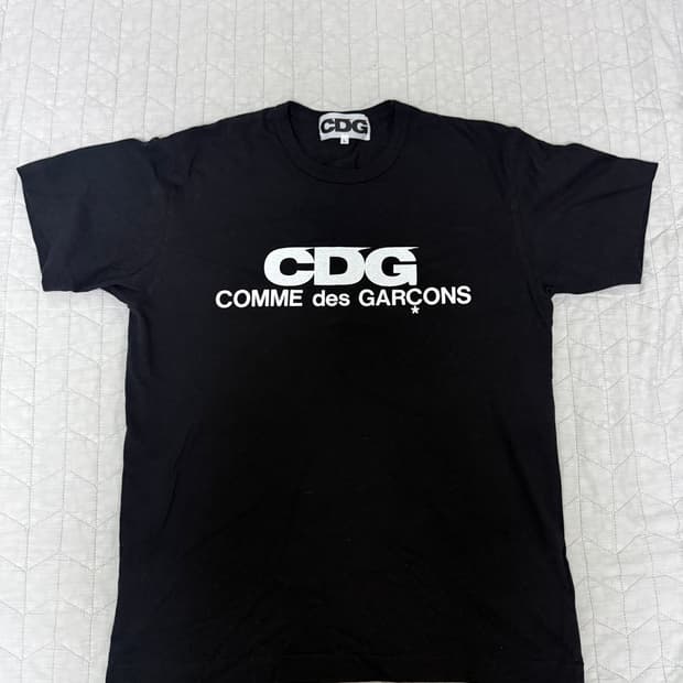 cdg반팔 L사이즈 판매합니다.
