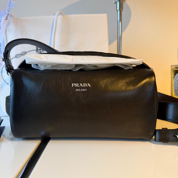 [새상품]프라다 25fw앤티크 가죽숄더백