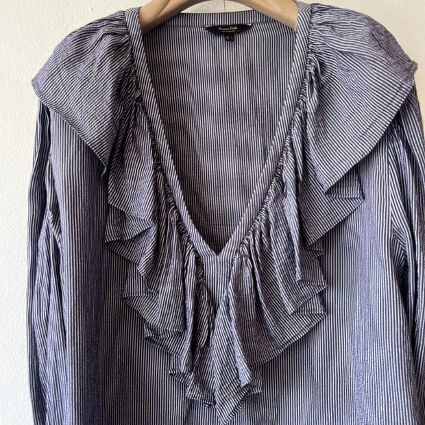 마시모뚜띠 여성 네이비 잔스트라이프 프릴블라우스 