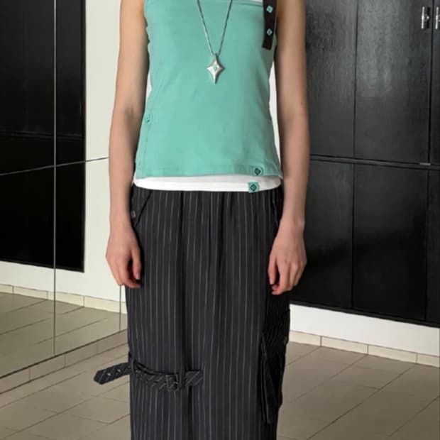 BUTTON CUT-OFF SLEEVELESS / mint