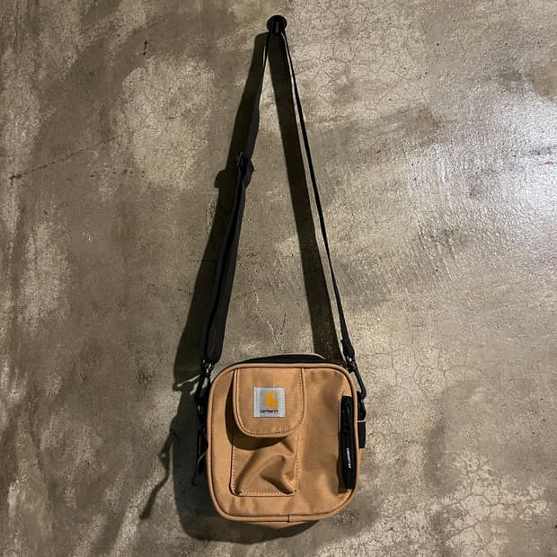 칼하트 wip 미니 크로스백