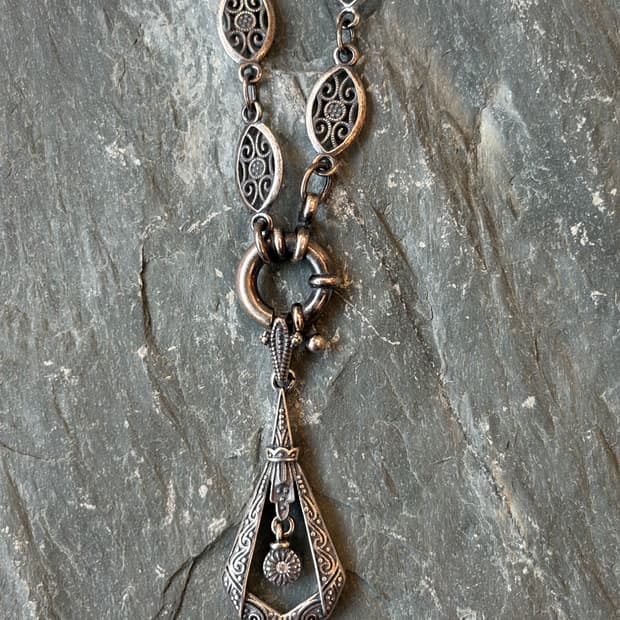 오리엔탈 드롭 실버 네크리스