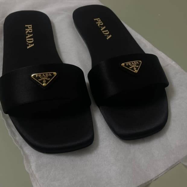 프라다 새틴 슬라이드 37