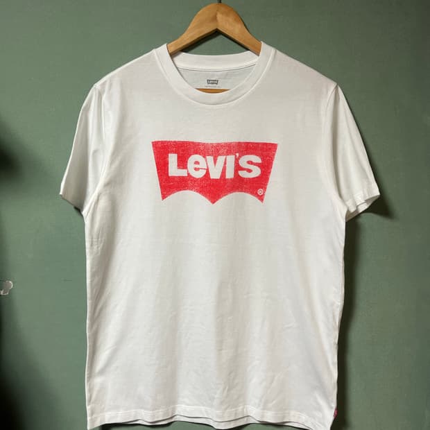 Levi’s batwing logo T-shirt   