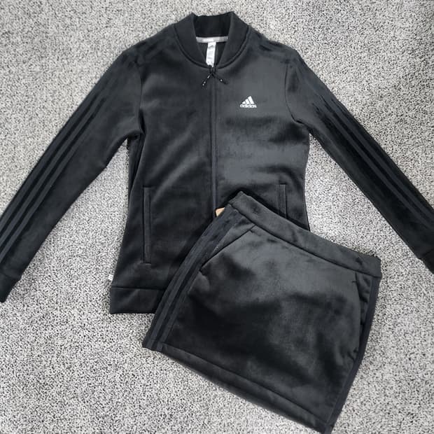 아디다스(adidas) 벨루어 저지 & 스커트 셋업