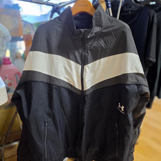 약한영웅 안수호 최현욱 언더아머 블랙/화이트 바람막이 자켓