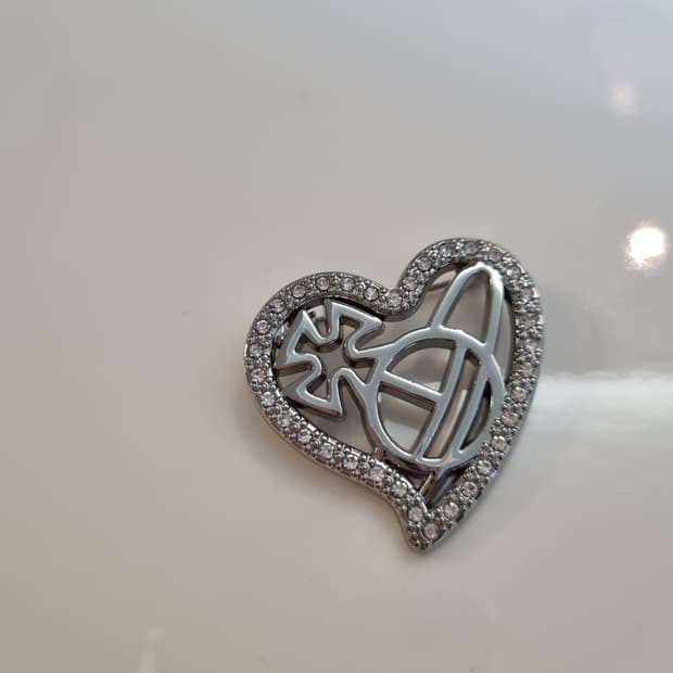 비비안웨스트우드 업사이클링 하트 우주선 브로치