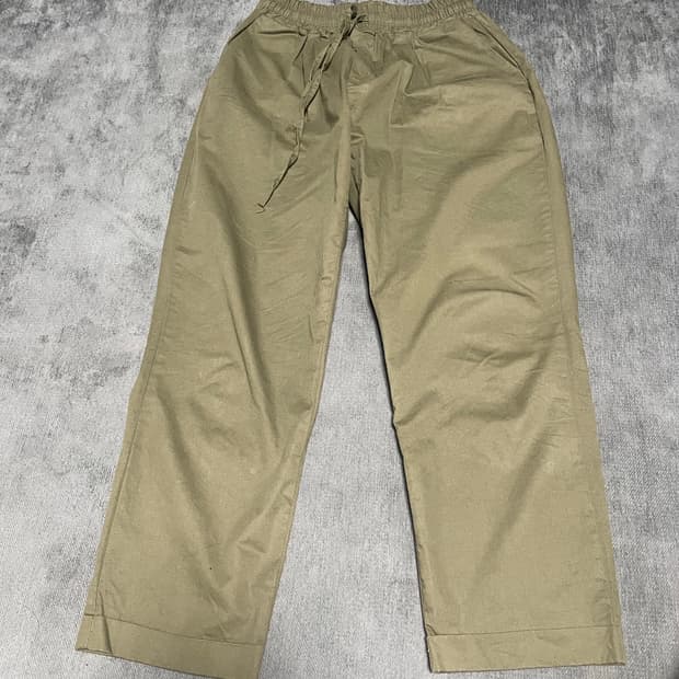 올리브색 면바지