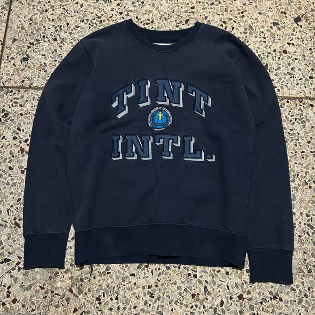 디스이스네버뎃(Thisisneverthat)Tint intl 맨투맨