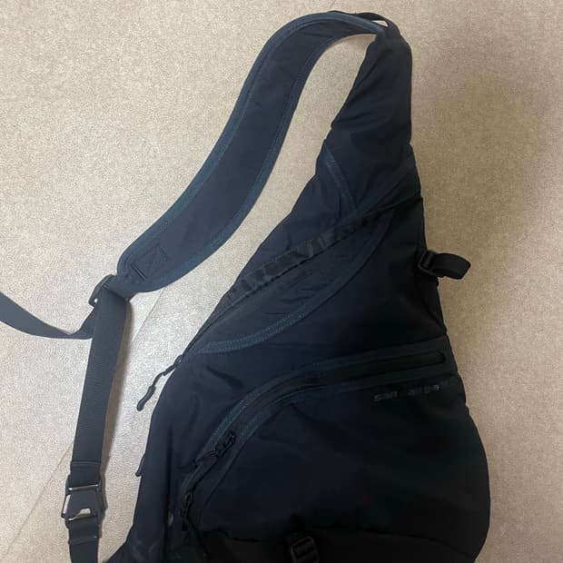 산산기어 슬링백 23fw