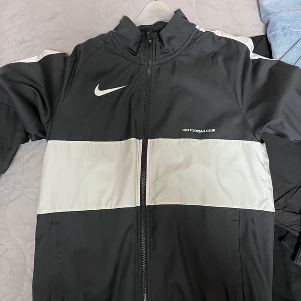 옷장정리) 나이키 바람막이 95사이즈