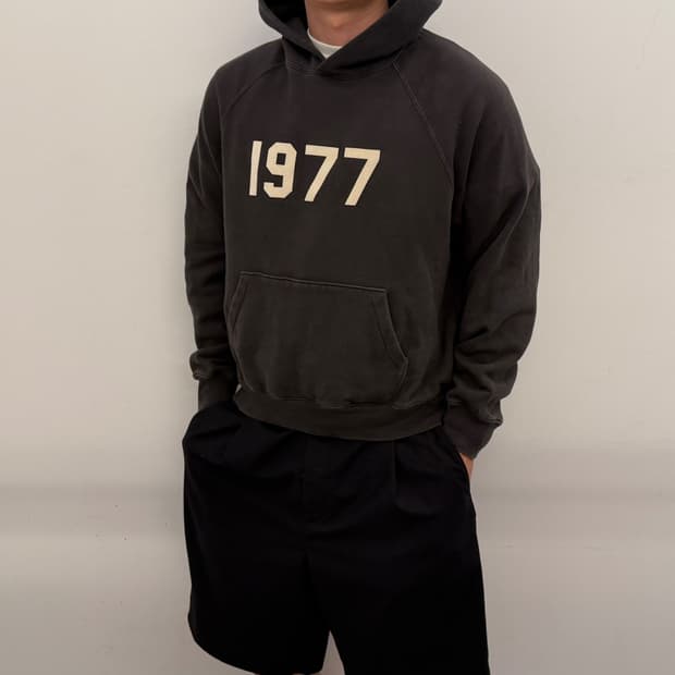 피오갓에센셜 1977 후드티