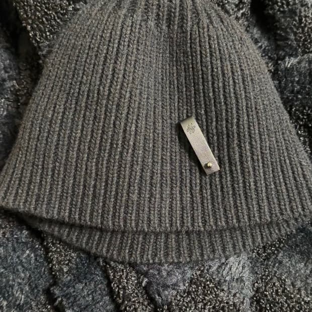 유스 레더 트림 비니