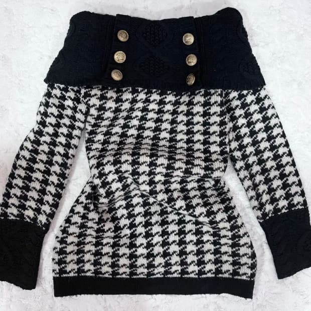 d.i.a 다이아 오네갸루빈티지 하운드투스체크 오프숄더 니트