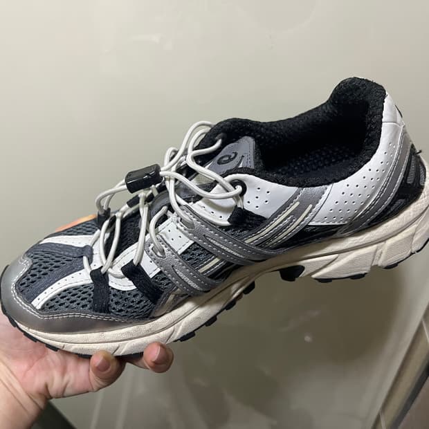 아식스 소노마 15-50 스틸 그레이 신발 240사이즈 판매합니다.