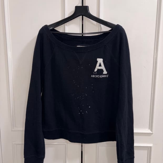 Abercrombie navy sweat shirt