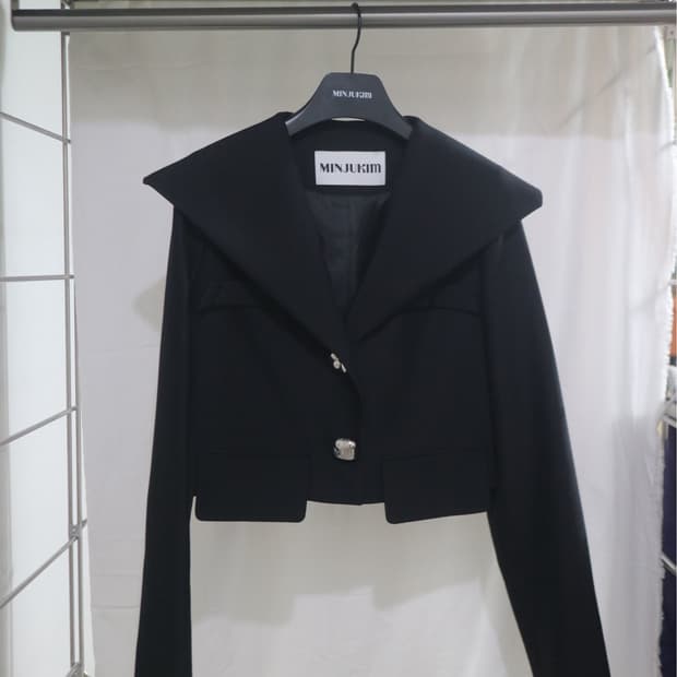 민주킴 Sailor Collar crop Jacket - Black