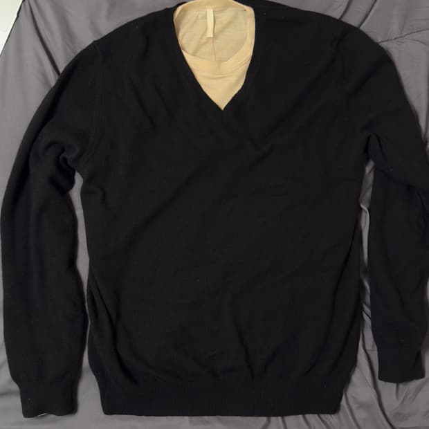 프라다 캐시미어 브이넥 니트