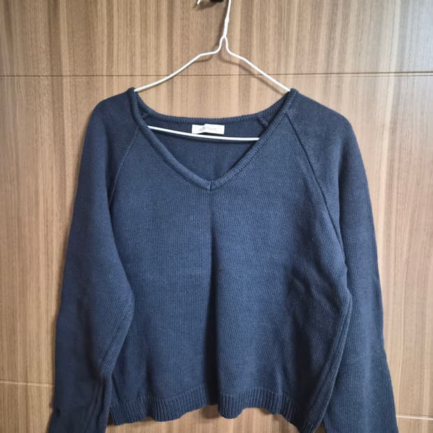 슬로우앤드 브이넥 니트