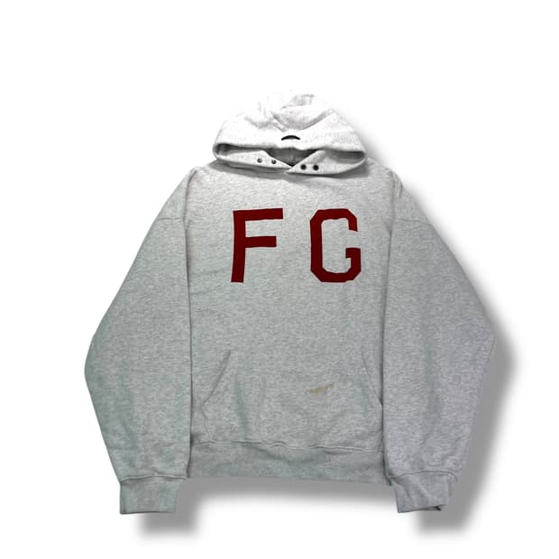 105 피오갓 에센셜 모나크 fg 로고 크림 후드티