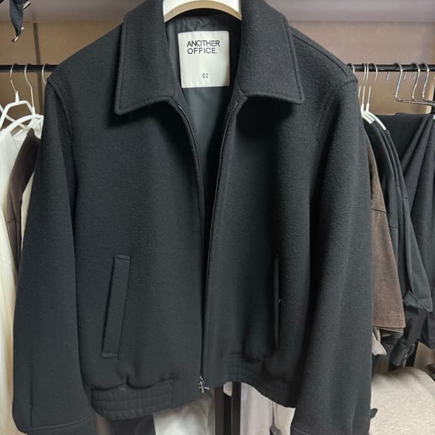 어나더오피스 24aw 볼륨 블루종 블랙 02