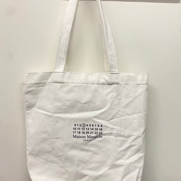 메종 마르지엘라 화이트 에코백