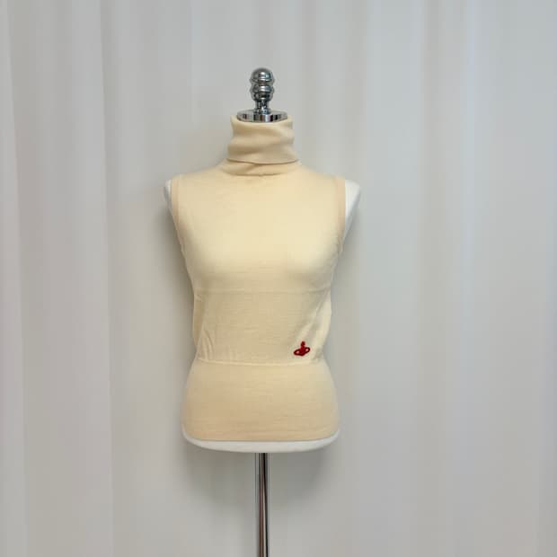 비비안웨스트우드 하이넥 베스트 니트 아이보리