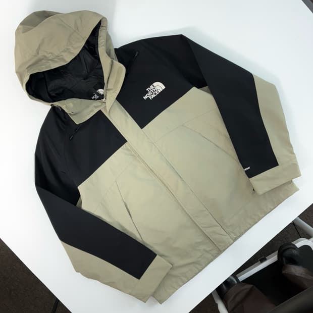 The northface  노스페이스 베이지 하이 마운틴 자켓 
