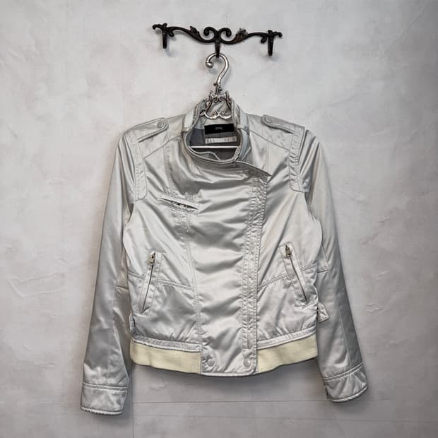 SYSTEM white satin two ways buckle jk