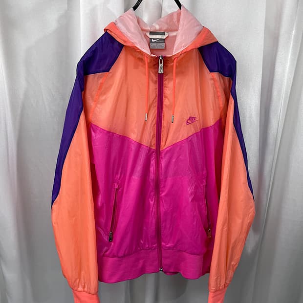 NIKE 