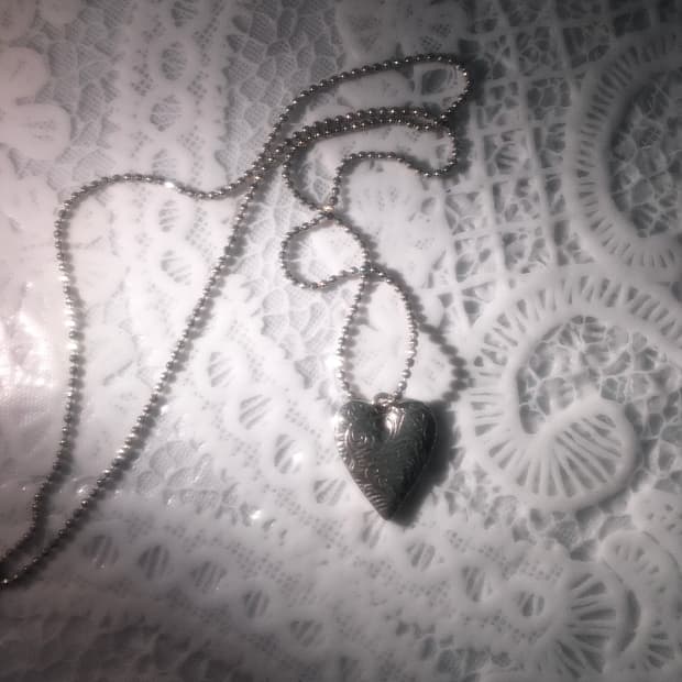 Viburnum shop 오리엔탈 아이롱 하트 실버 목걸이