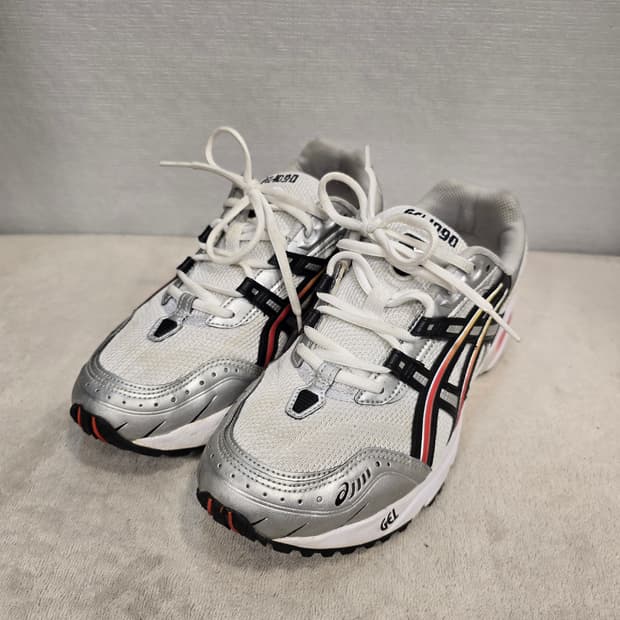 아식스 GEL-1090 화이트 실버 운동화 270