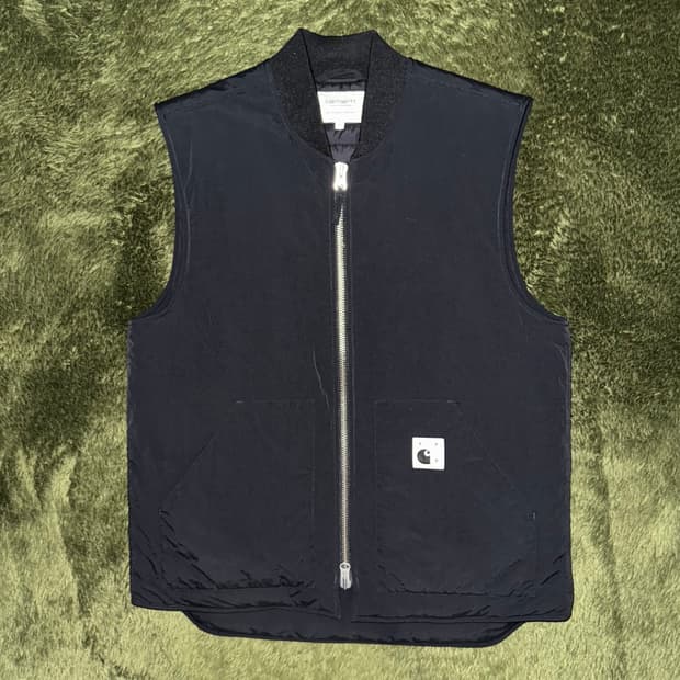 [L] 칼하트 WIP X 팝 트레이딩 컴퍼니 콜라보 패딩 베스트 블랙