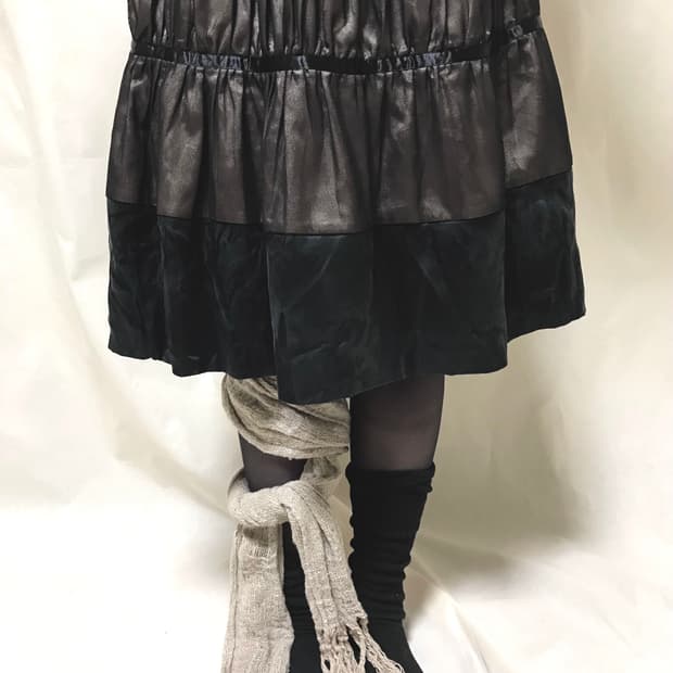 블랙 시어 미디 스커트