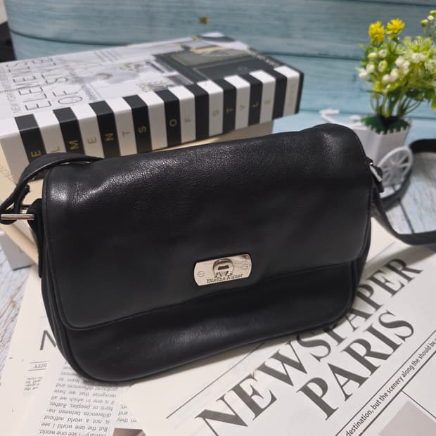 아이그너 Etienne Aigner 소가죽 블랙 숄더백