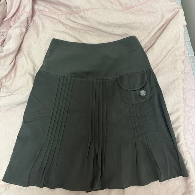 DD pleats round pocket skirt (CHARCOAL)