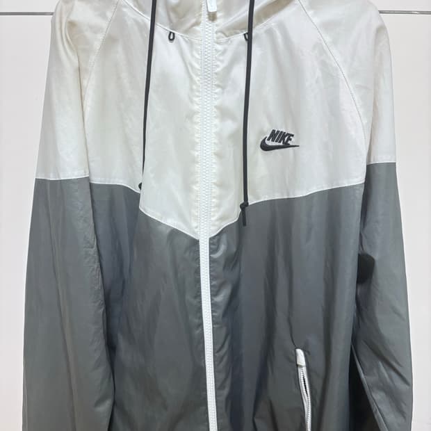 나이키 윈드러너 바람막이 입니다
