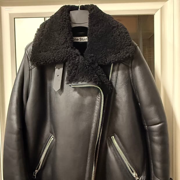 아크네스튜디오 벨로시티 무스탕 34사이즈