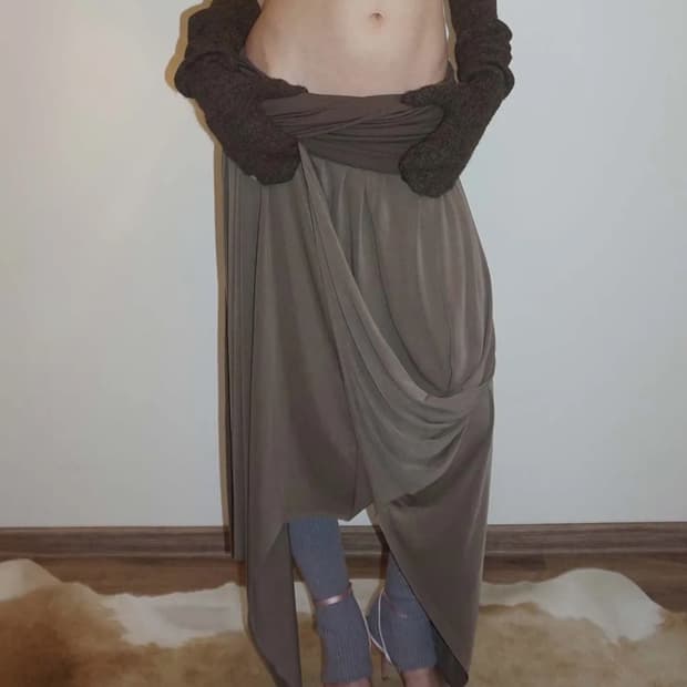 (새상품) Sculptor Unbalance Skirt Ash Brown
