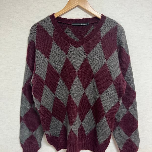 빈티지 아가일 브이넥 니트