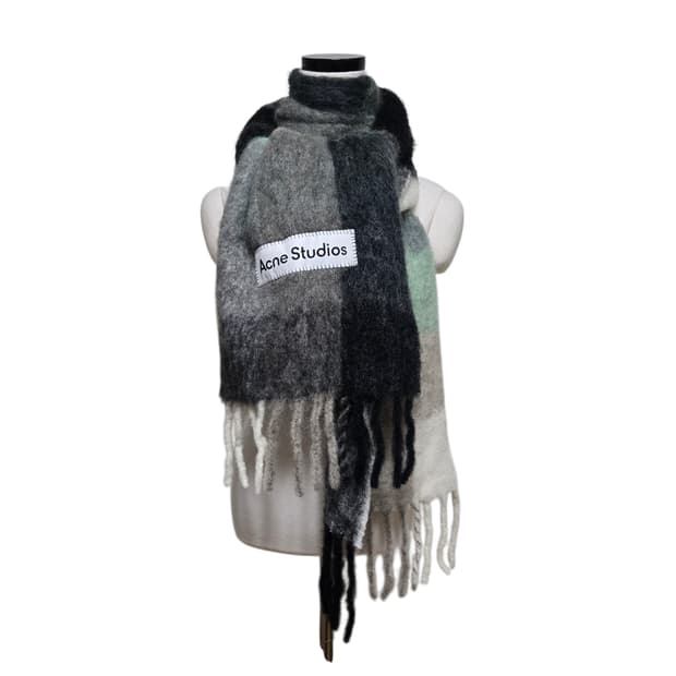 아크네스튜디오 모헤어 머플러