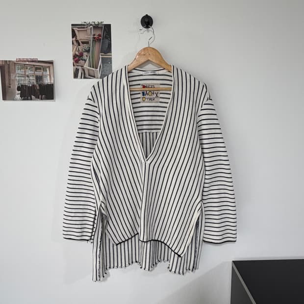 [F] EACH & OTHER 스트라이프 브이넥 가디건