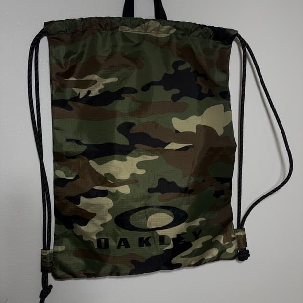 오클리 Oakley 이센셜팩 카모